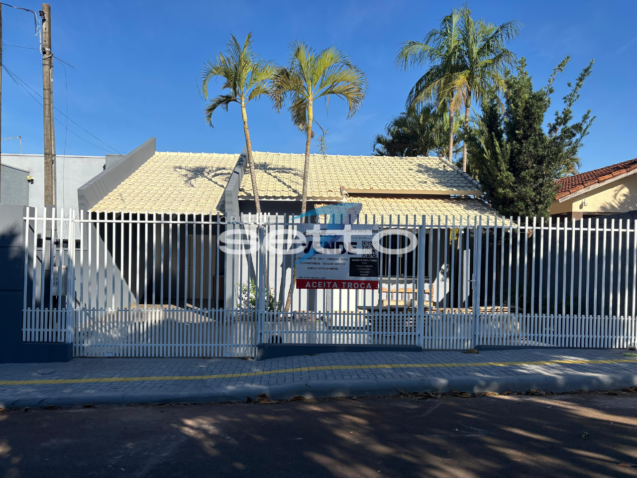Casa com passagem lateral-Parque dos Estados - STI